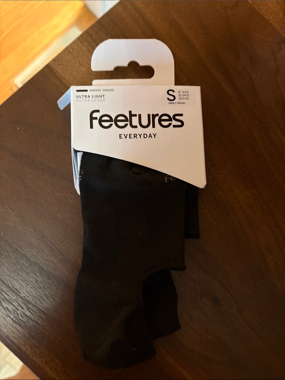 Features Everyday Ultra Light Black No-Show Socks Small